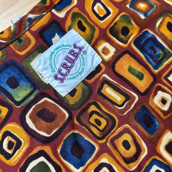 S.C.R.U.B.S. Brown Patterned Scrub Top - Picture 4 of 5